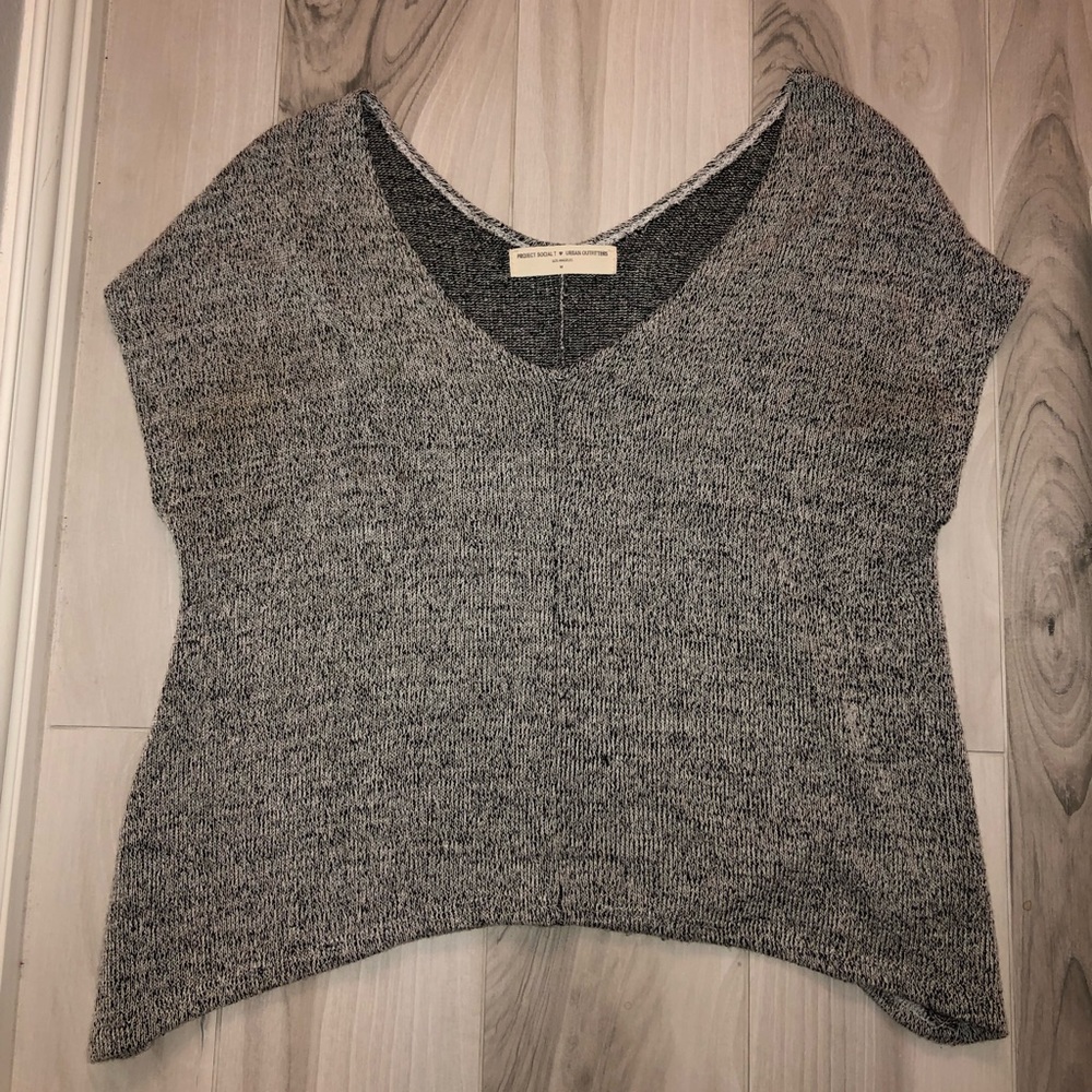 urban outfitters black and white tee